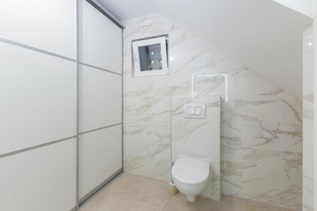 Apartment Ena Near Pula Amphitheater Exterior photo